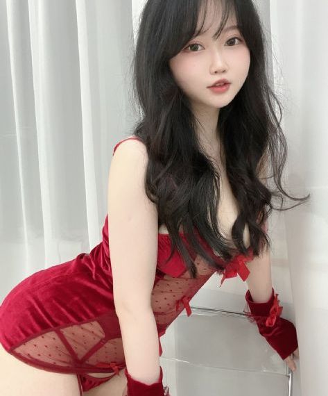 岳故意装睡让我挺进去的电影